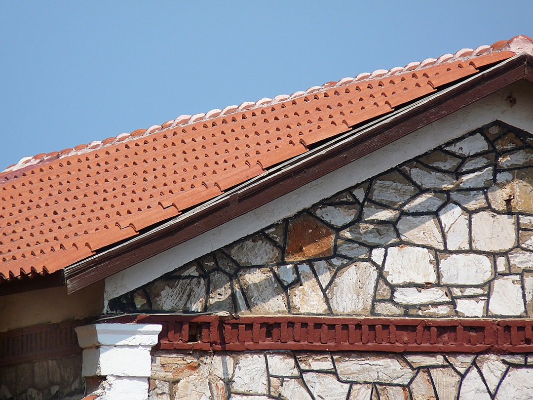 A Roofer's Complete Guide to Roofing Materials and Installation