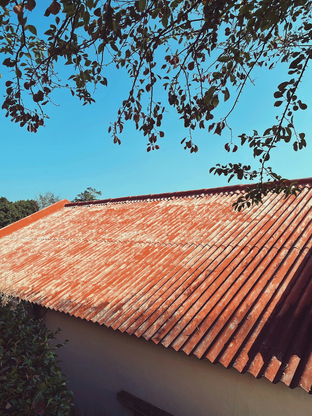 Attaching Solar Panels to Roof: Expert Guide for Homeowners