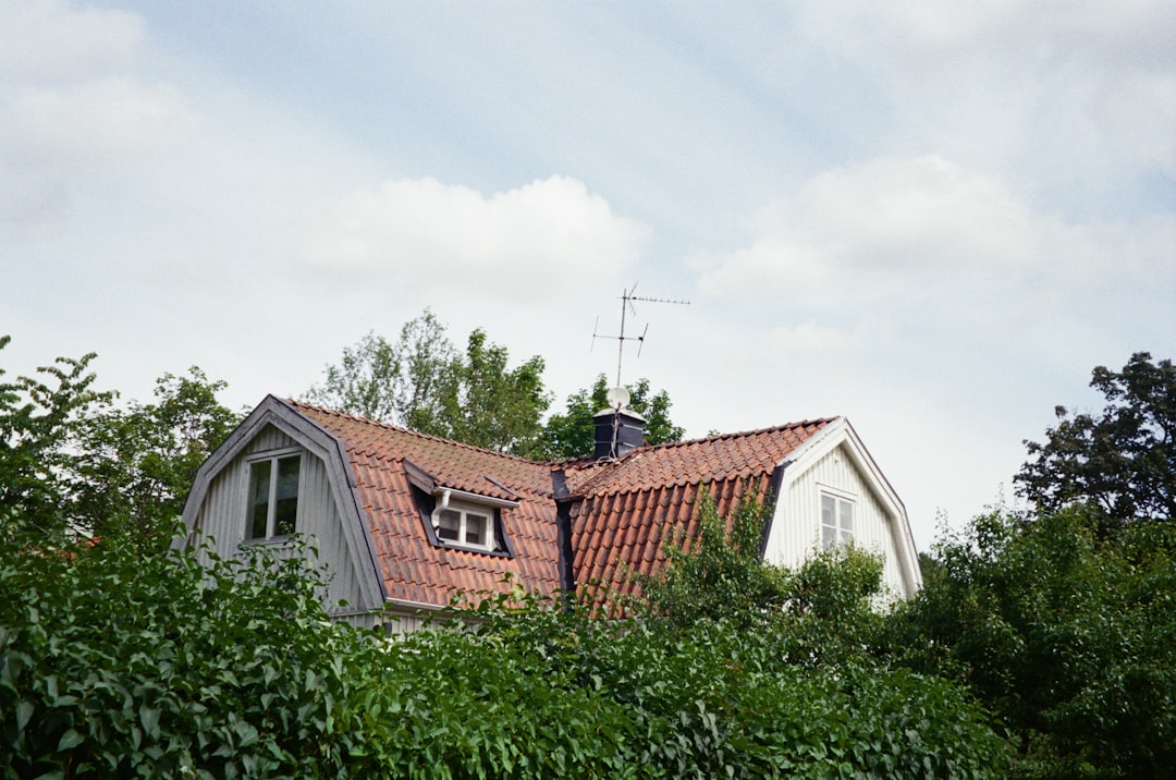 Best Way to Finance New Roof: Smart Options for Homeowners & Insurance Claims