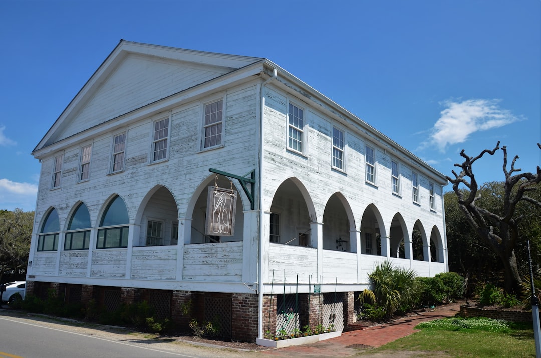 Charleston Vacation Rentals: Historic Charm & Beach Bliss