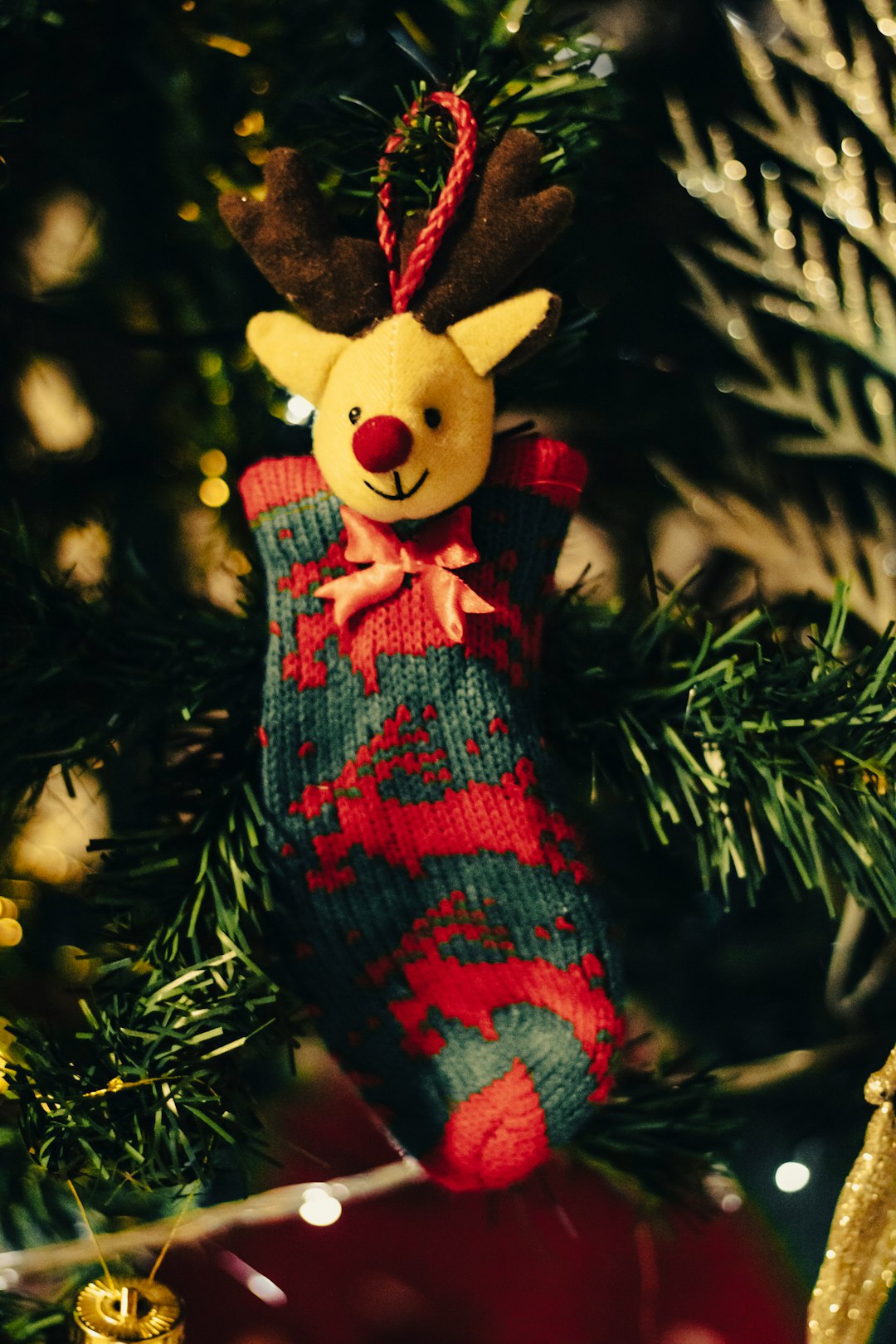 Christmas Vacation Sweater Guide: Cozy Travel Style & Festive Fashion