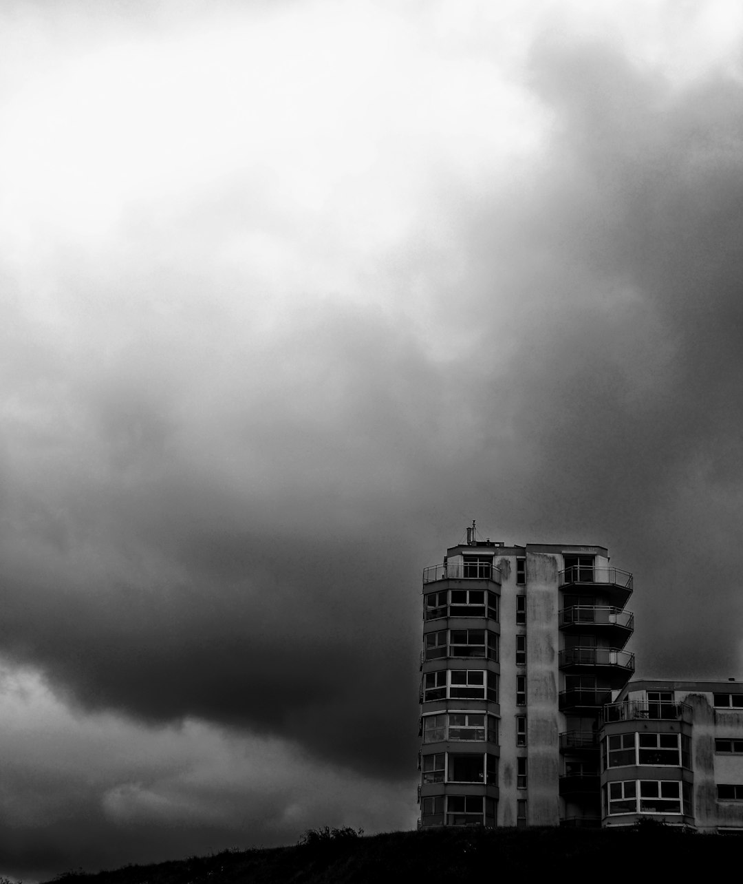 Claim Roof Home Insurance: Expert Guide to Storm Damage & Repair