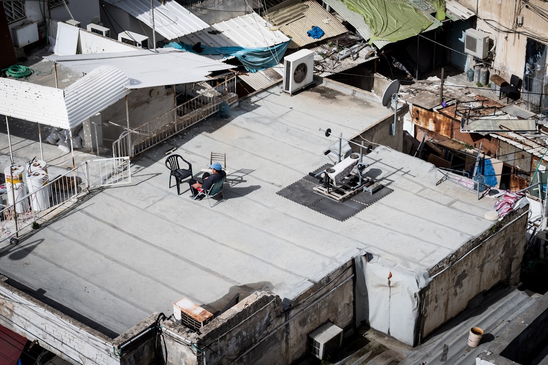 Fisker Karma Roof: Solar Panel Integration & Luxury Vehicle Roofing