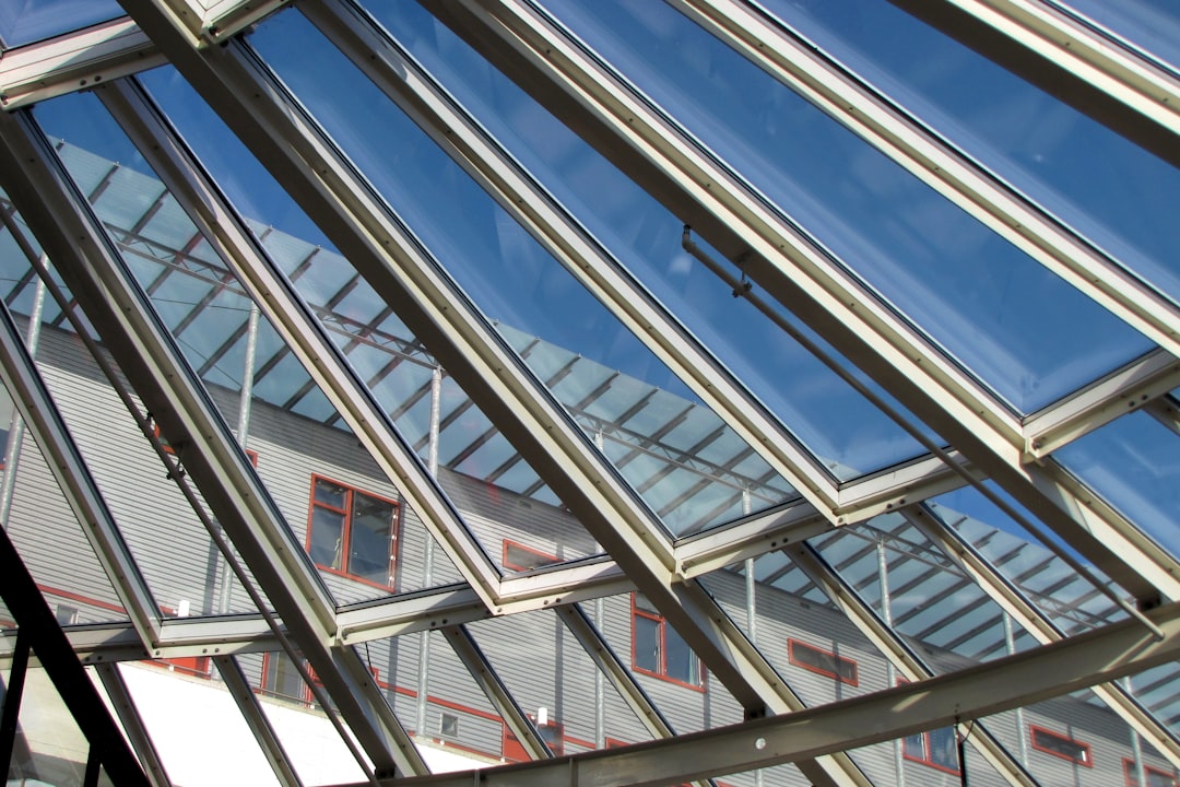 Flat Solar Panels: Roofing Integration & Energy Savings Guide