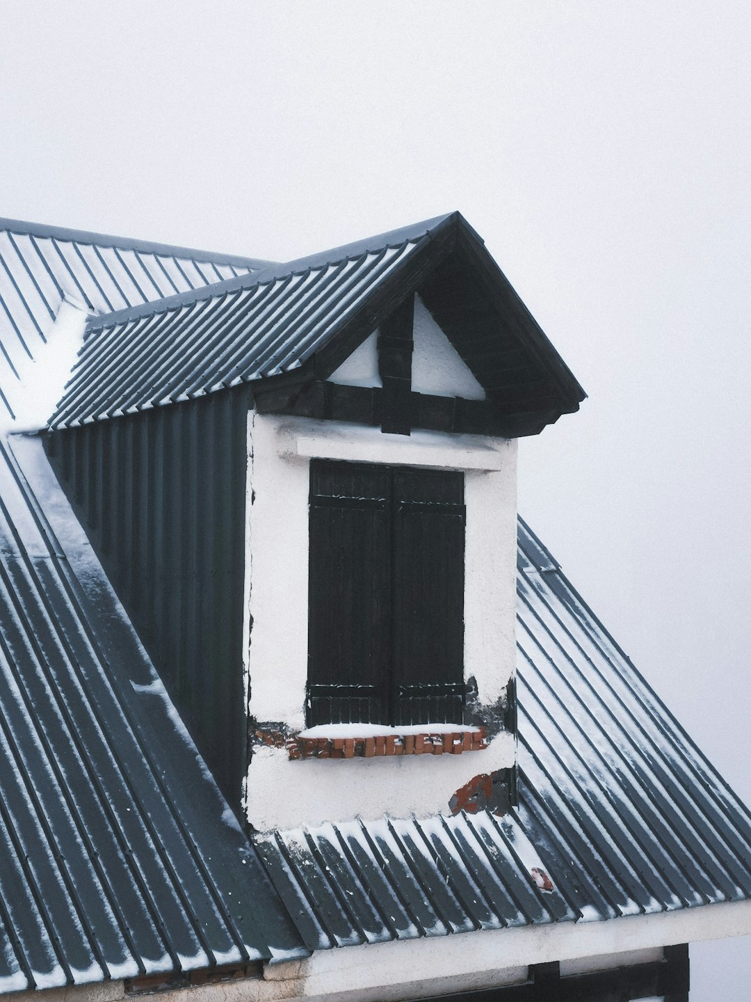 Hail Wind Damage Insurance Claims: Expert Guide to Roof Repair & Recovery