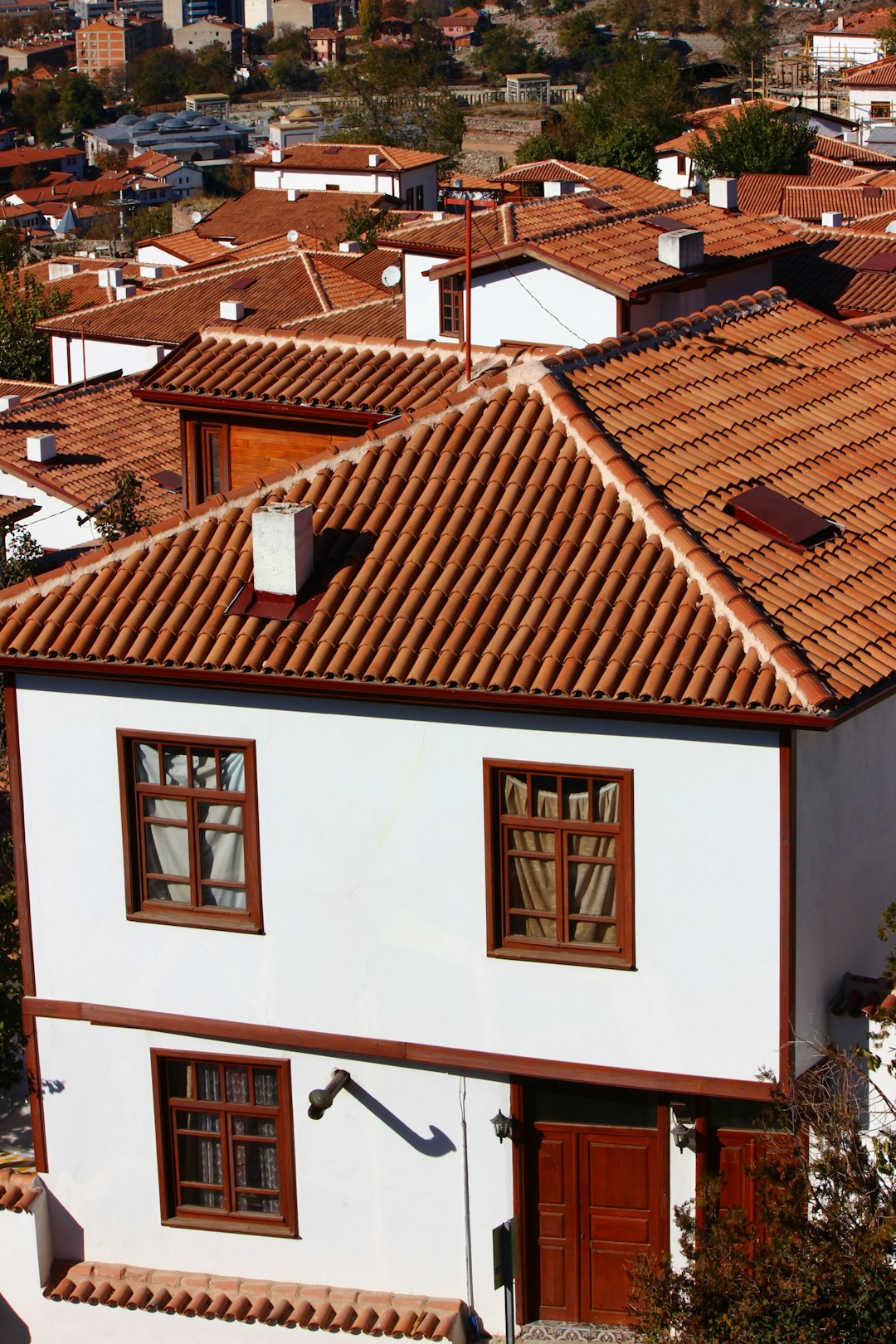 Home Roof Repair Guide: Expert Tips & Cost Savings