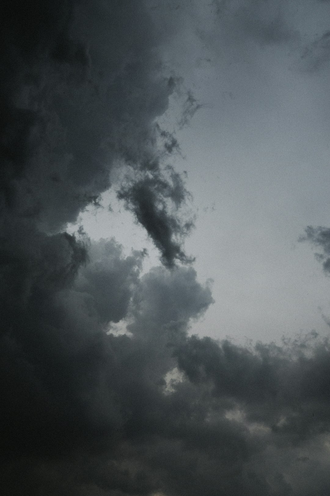 Isle of Man Storm Chaos: Travel Nightmare Revealed