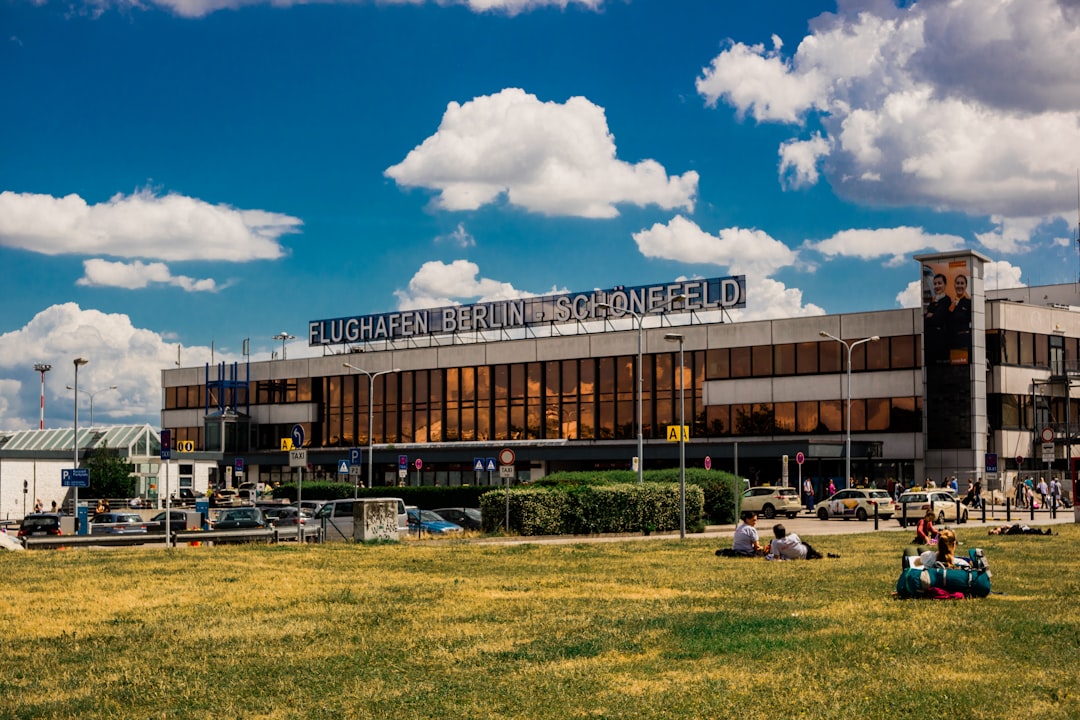 Las Vegas Airport Traffic Plummets: Summer Travel Crisis Revealed