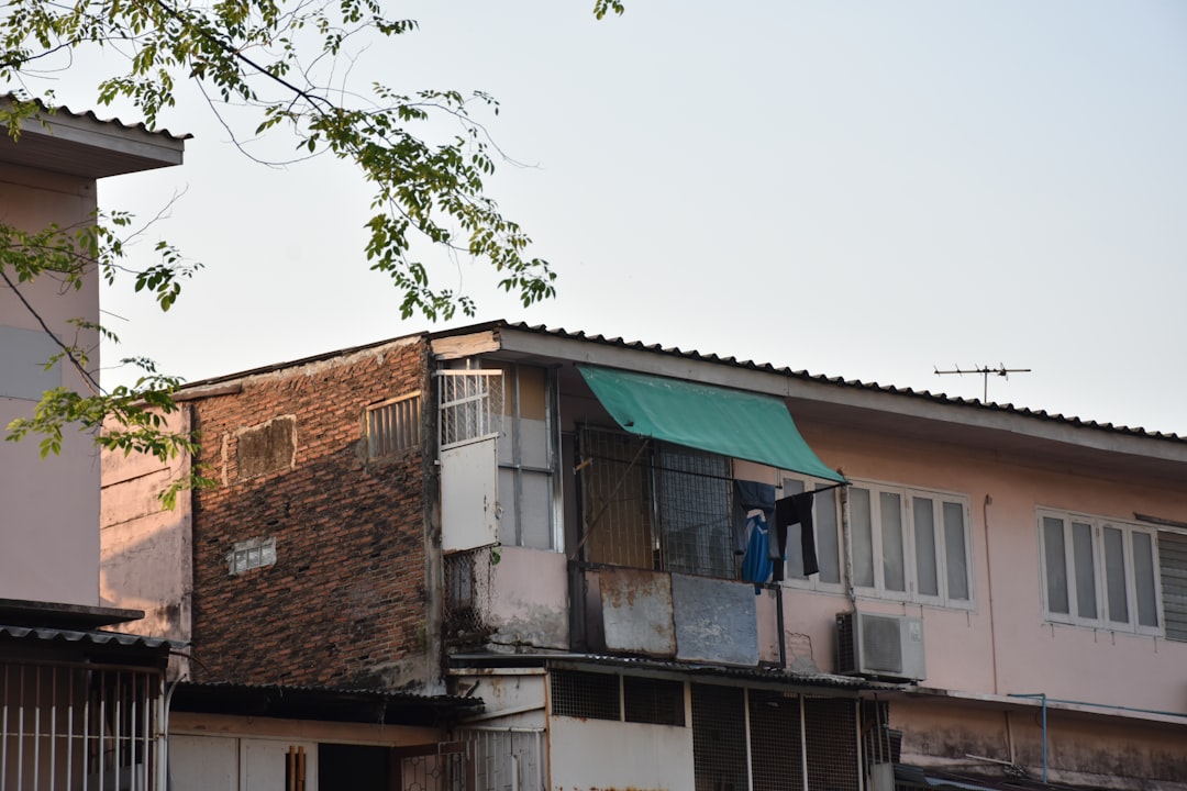 Lowes Roof Financing Guide: Smart Options & Contractor Tips