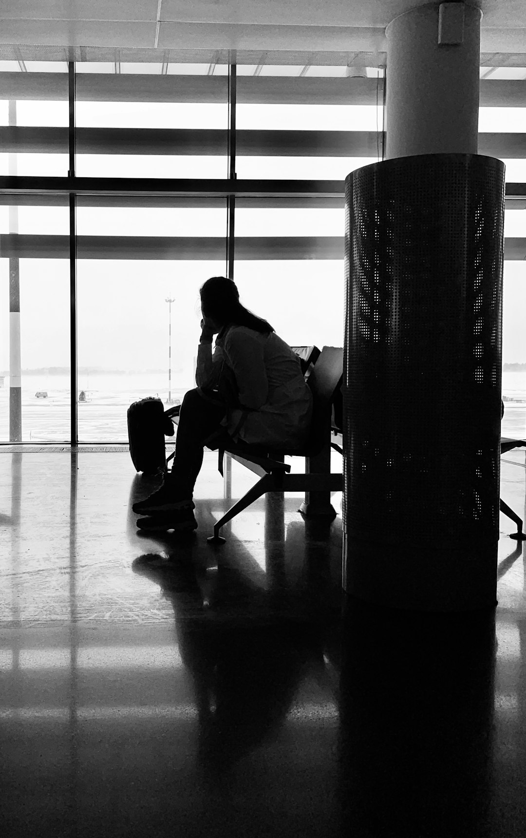 Mass Flight Cancellations Strand 100K+ Passengers Across US Airports