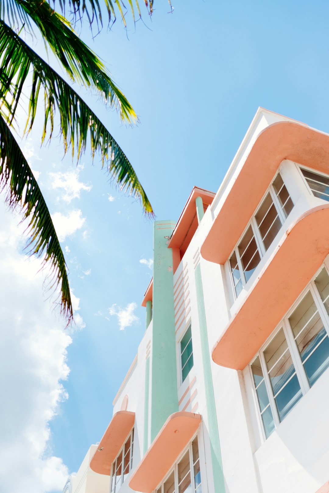 Miami Vacation Rentals: Beachfront Condos & Luxury Villas