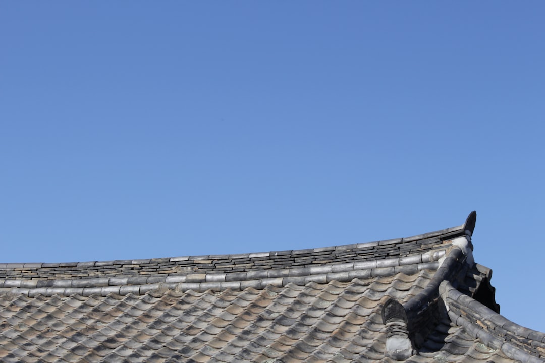 New Solar Shingles: Complete Guide for Homeowners & Roofing Materials