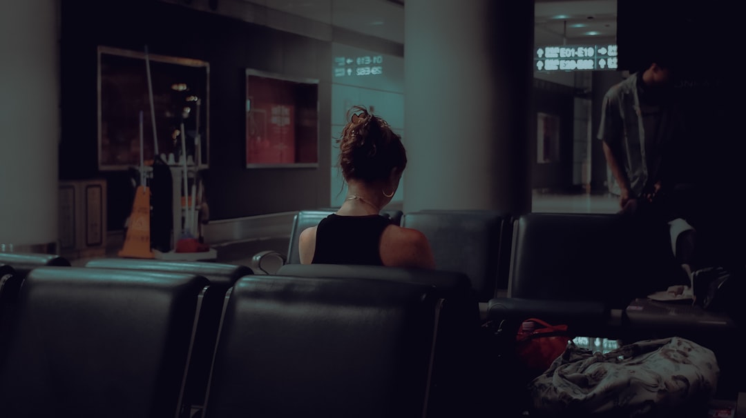 Paws at DTW: How Therapy Dogs Transform Airport Stress