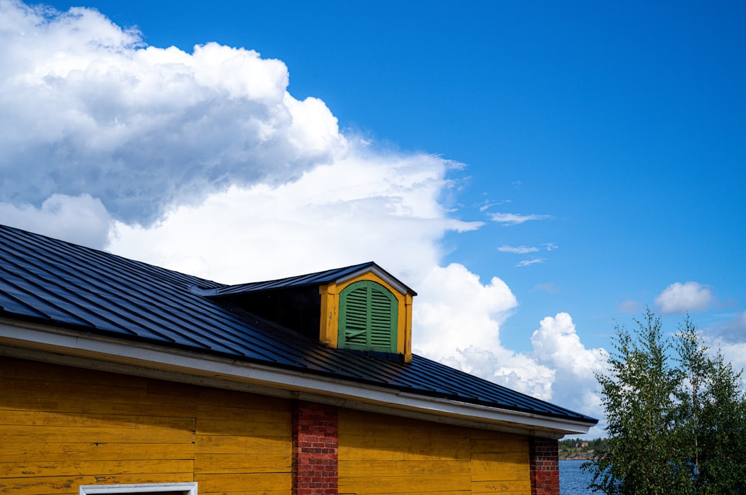 Reddit Solar Roof Truths: Real Homeowner Experiences & Installation Costs