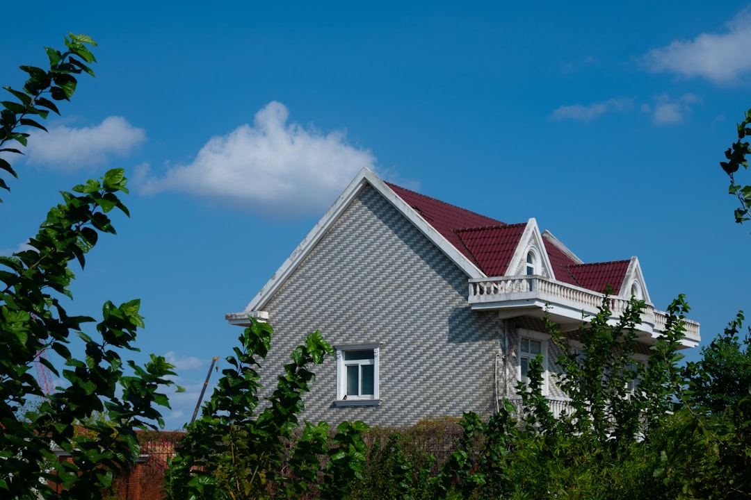 Roof Installation Financing Guide: Smart Options & Contractor Tips