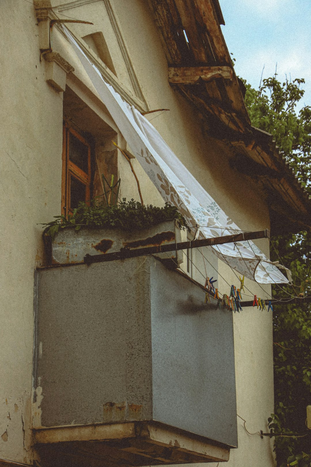 Roof Repair Insurance Guide: Storm Damage Claims & Coverage