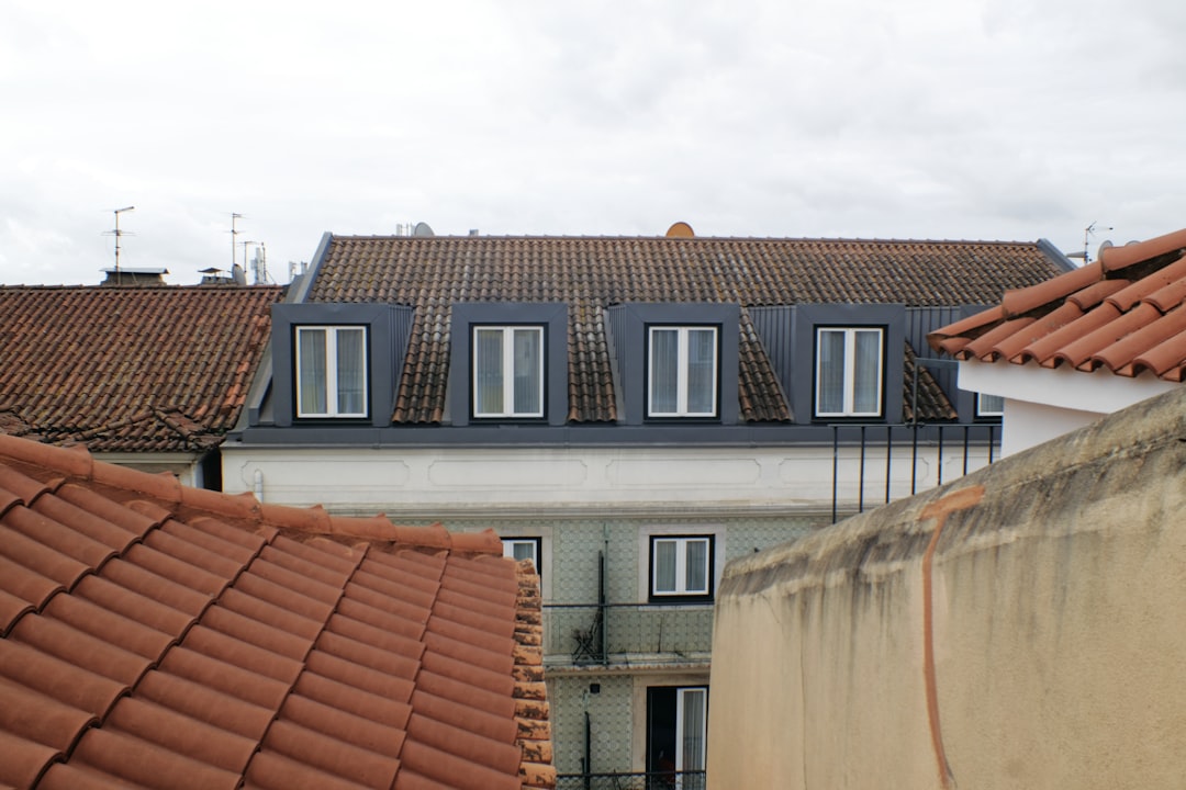 Roof Replacement Contractor Guide: Materials & Installation