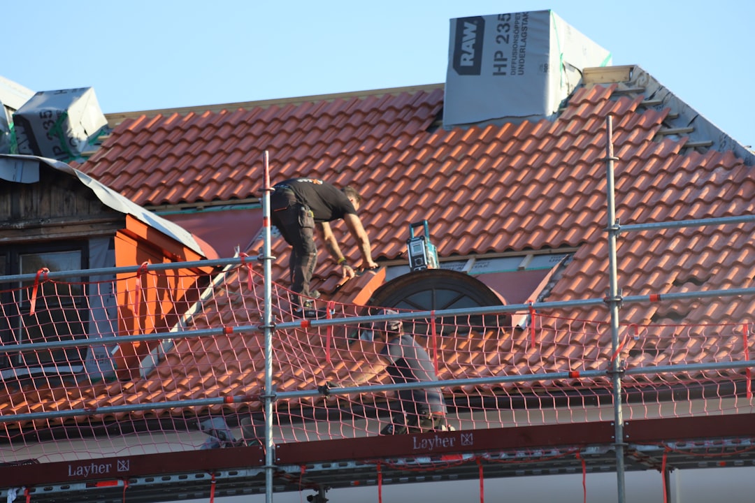 Roof Replacement Contractors: Expert Tips & Cost Guide