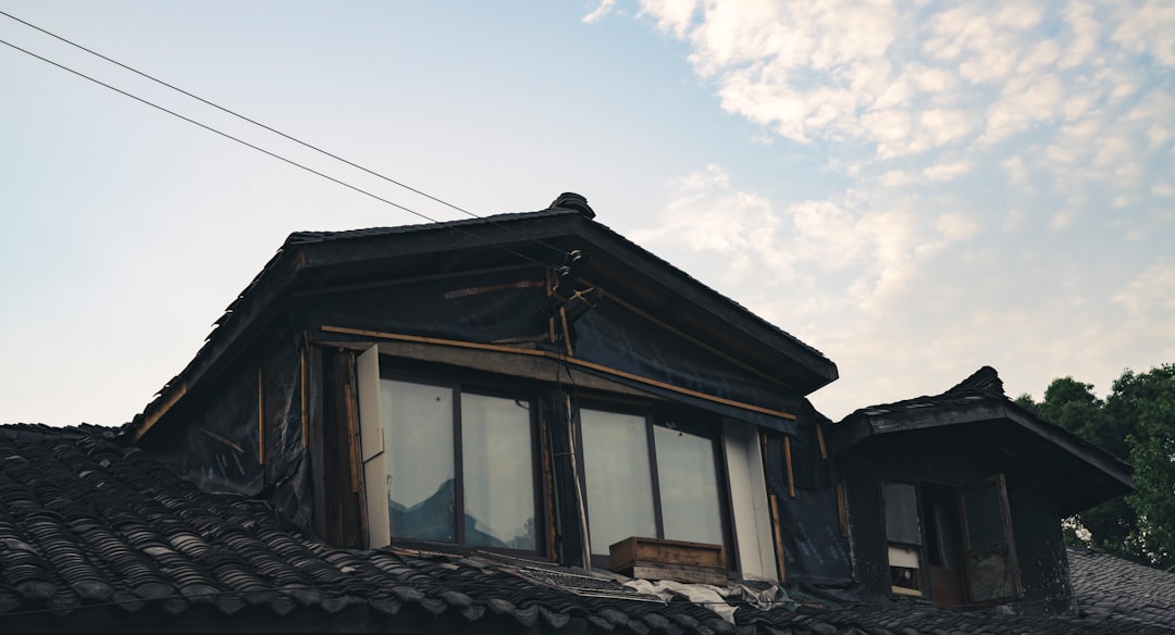 Roof Replacement Financing Bad Credit: Real Options & Contractor Advice
