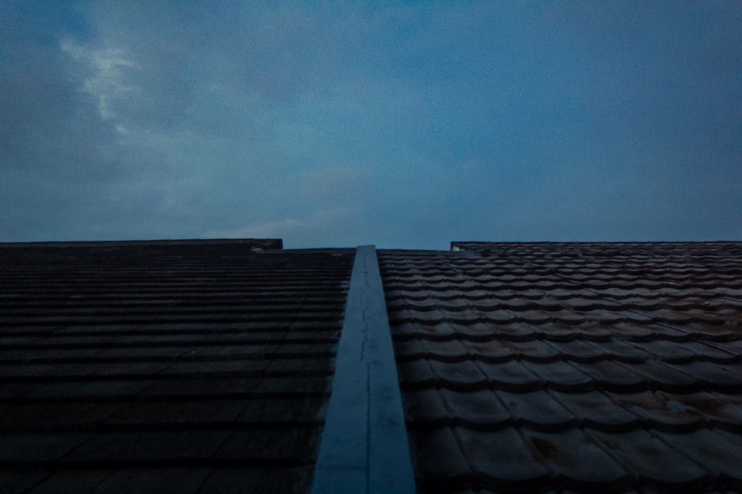 Roof Siding Repair Guide: Expert Tips for Storm Damage & Leaks