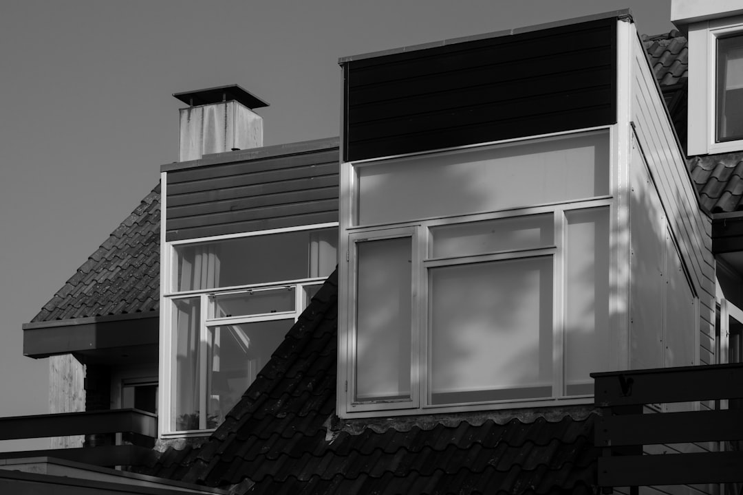 Roofing Down Payment Guide: Costs, Contracts & Financing Options