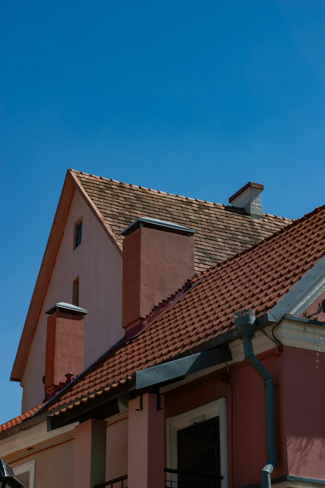 Shingle Roof Leak Repair Guide: Expert Tips & Cost Solutions