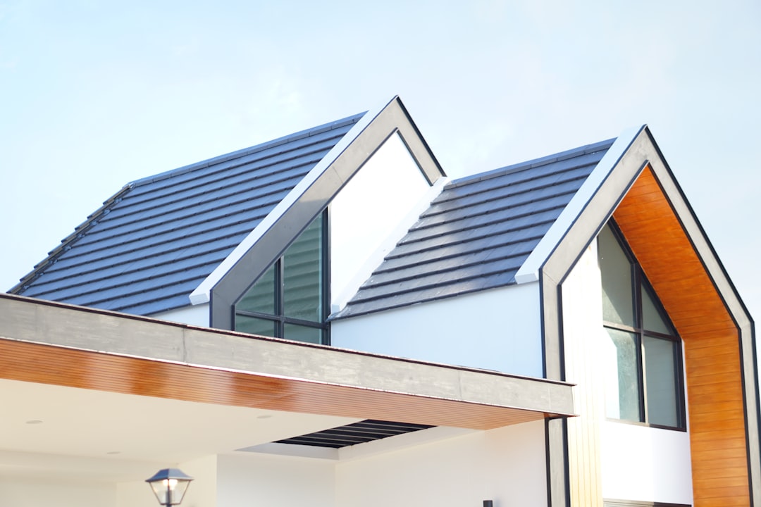 Solar Cell Shingles: Energy Savings & Roof Protection