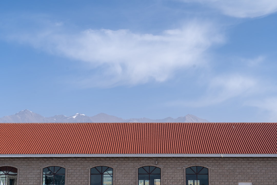 Solar Flat Roof Solutions: Energy Savings & Durability