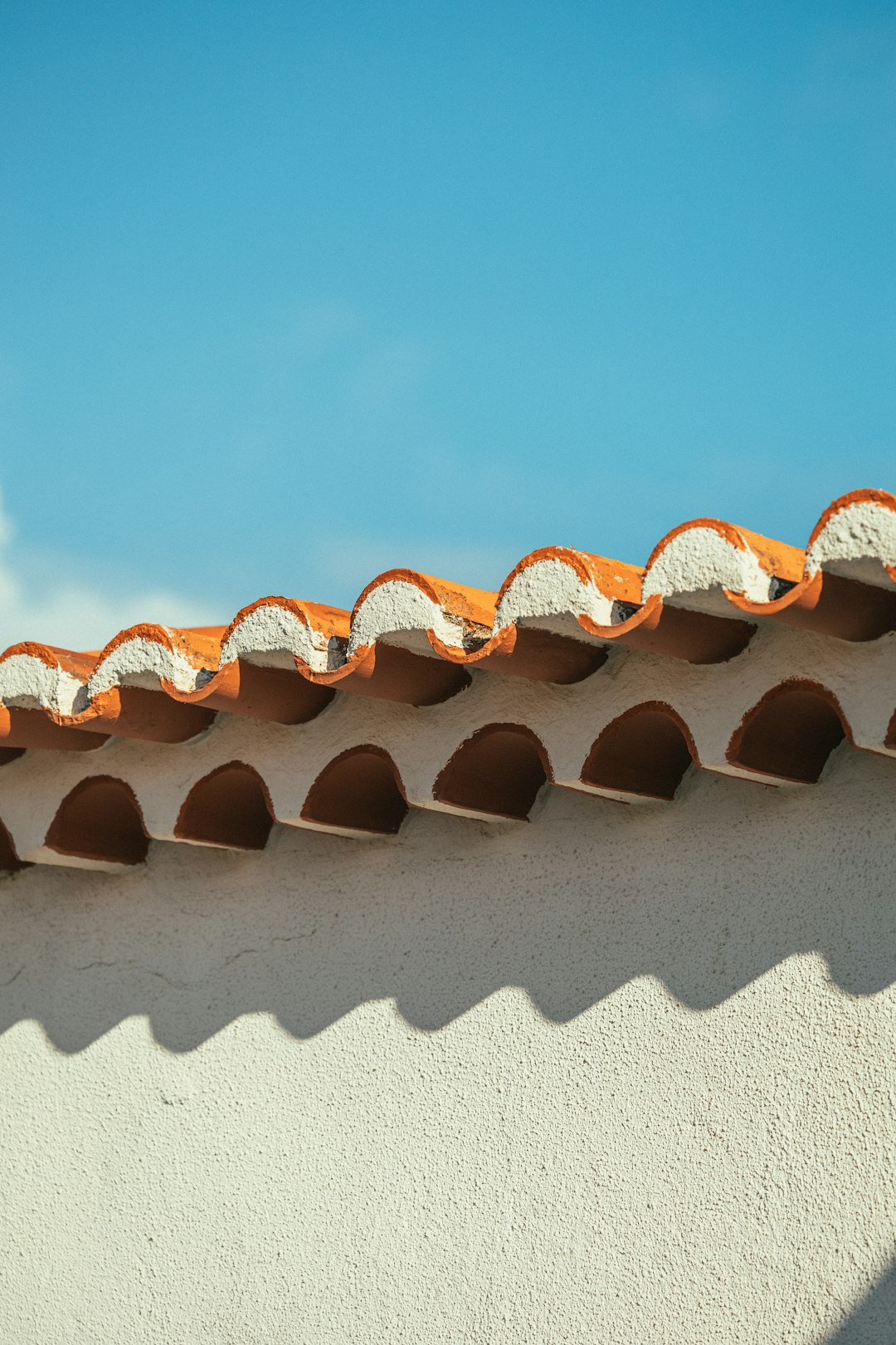 Solar Overhang Roofing Solutions | Energy Efficiency & Protection