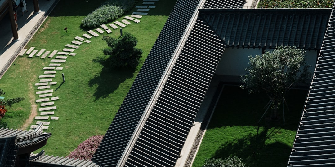 Solar Panels for Odd Shaped Roofs: Installation Solutions & Energy Efficiency