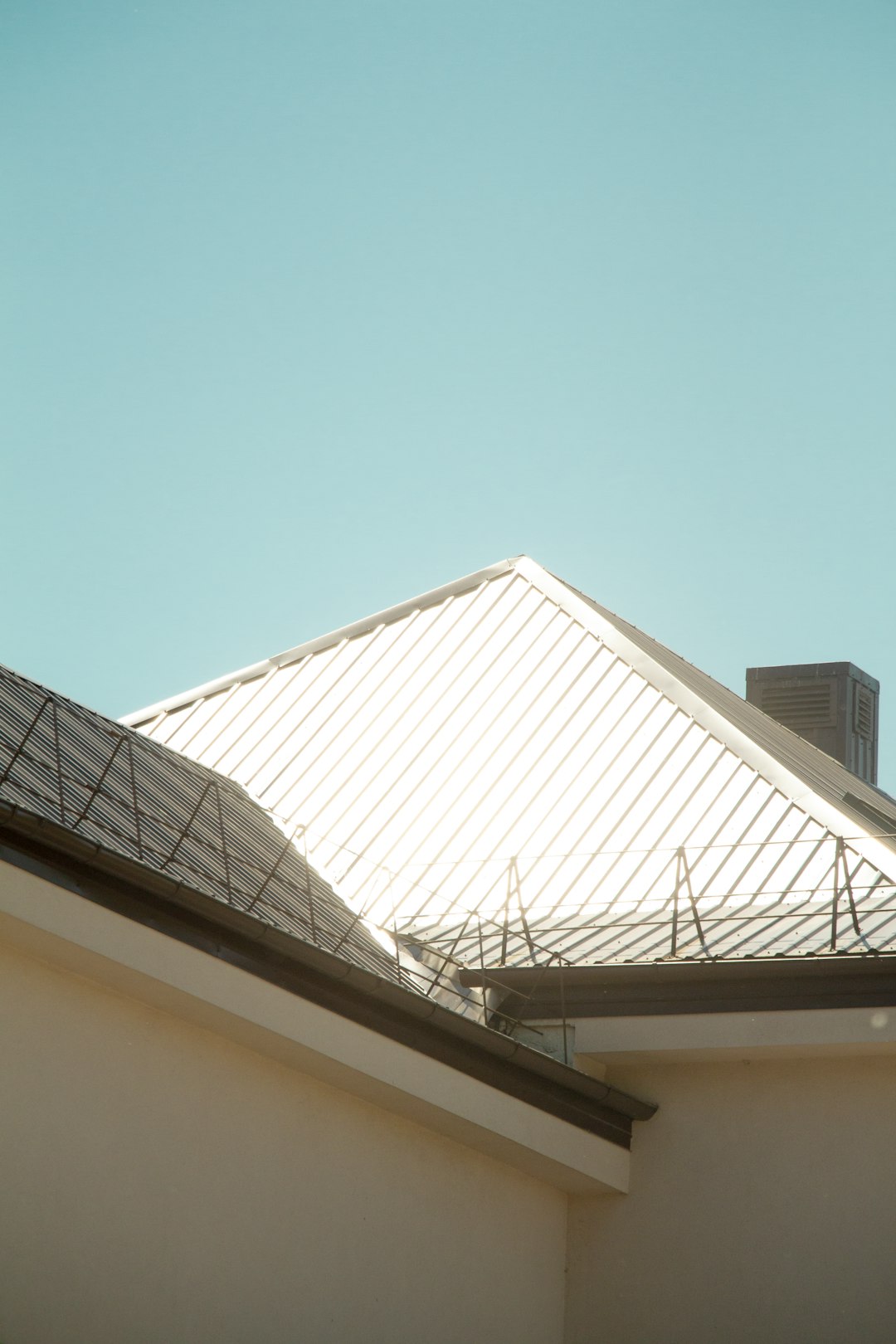 Solar Power Shingles: Complete Guide to Energy-Saving Roofing & Installation