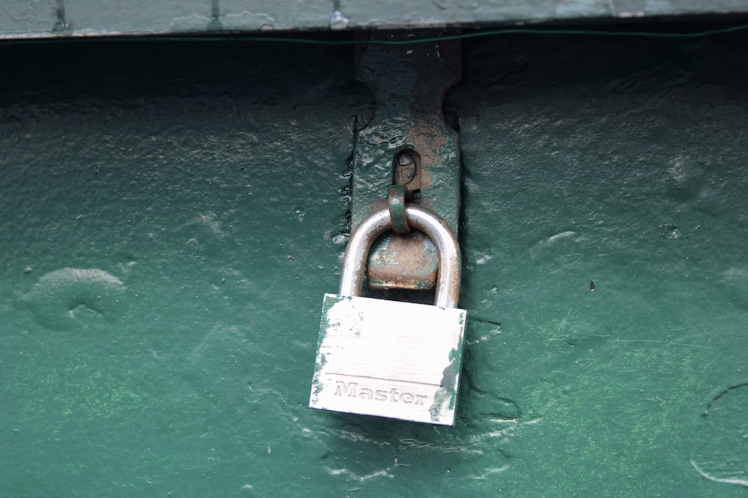 Top Personal Security Devices for Smart Travelers | 2024 Guide