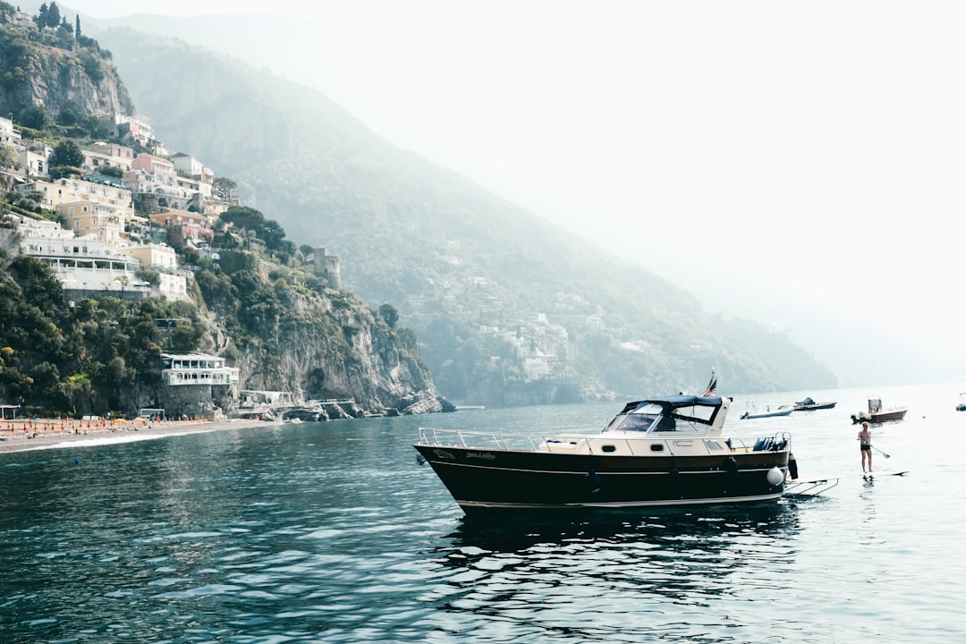 Travel Scam Victims Stranded: Luxury Trip Nightmare Exposed