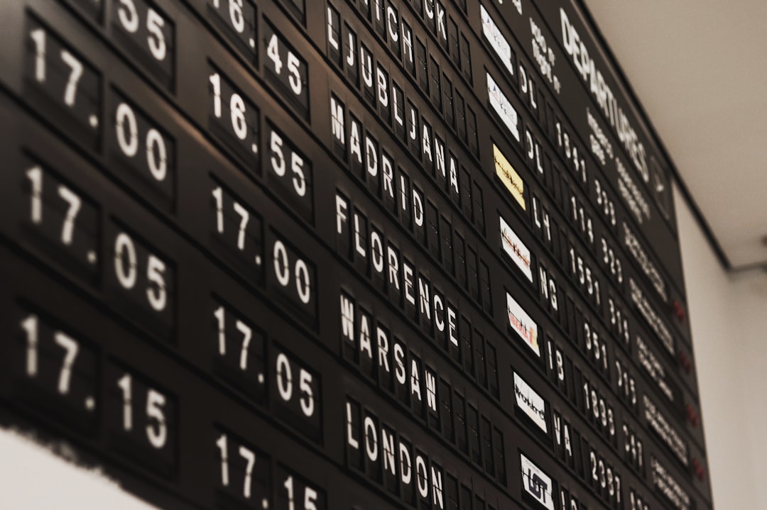 US Travel Chaos: 296 Flights Canceled, 4458 Delayed