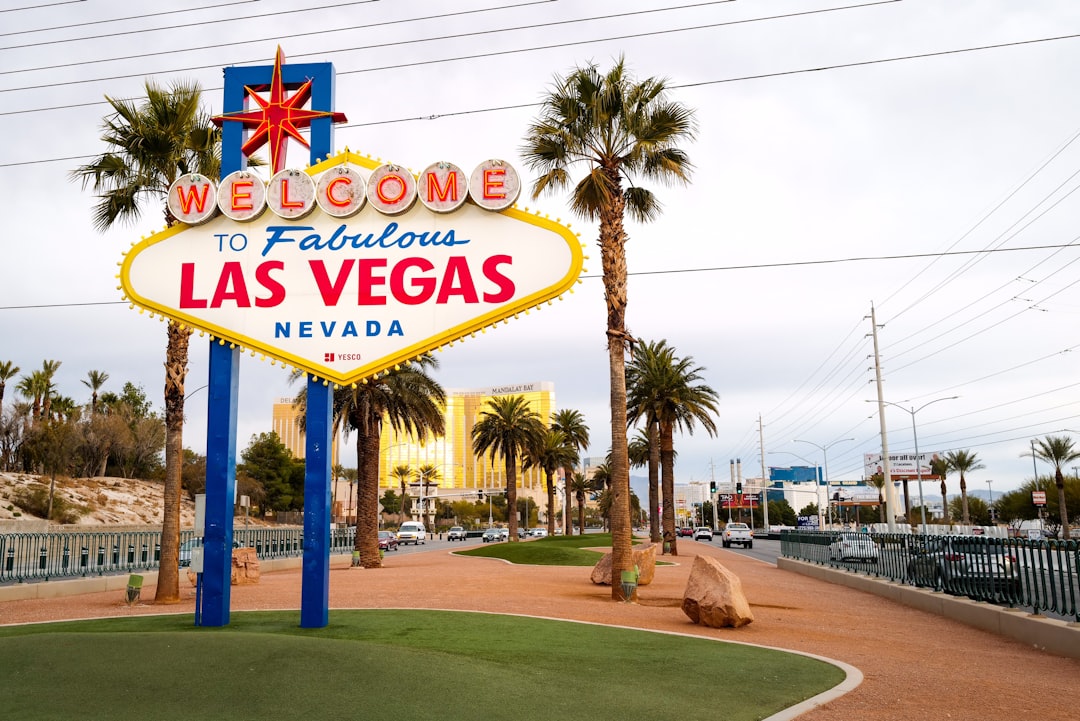 Vegas Vacation Packages: Best Deals & Hotel Tips